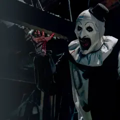 Krwawy Art the Clown, z przerażającym uśmiechem, zapowiada nadchodzący horror Terrifier 3.