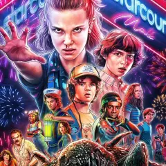 Postery Stranger Things z bohaterami i fajerwerkami. Serial zarobił miliony, a jego popularność wciąż rośnie.