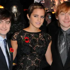 Daniel Radcliffe, Emma Watson i Rupert Grint na premierze. Ciekawe, ile zarobiła Emma Watson na Harrym Potterze, grając Hermionę.