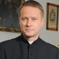 Artur Żmijewski jako ojciec Mateusz - fascynująca kariera aktora w serialu
