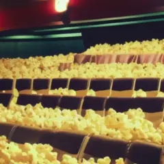 Ile kcal ma popcorn w kinie? Zaskakujące różnice między porcjami