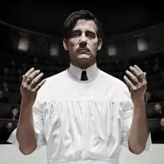 Dr. Thackery, jeden z bohaterów "The Knick", przemawia do publiczności w sali wykładowej.