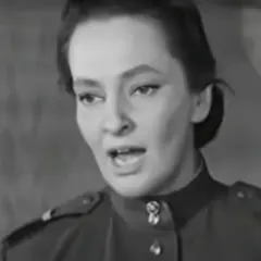 Hanna Skarżanka w mundurze wojskowym, scena z jednego z jej filmów.