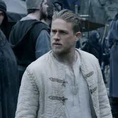 Obsada filmu Król Artur: Legenda miecza - Hunnam, Law i inni
