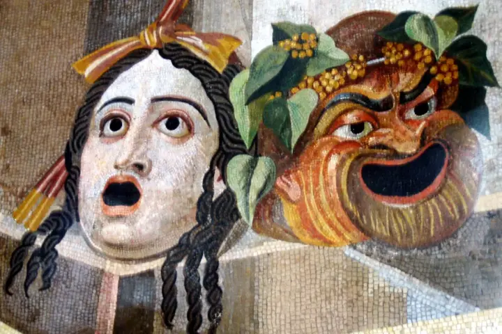 Starożytne maski teatralne, symbolizujące emocje, które kto wprowadził aktorów do teatru greckiego.