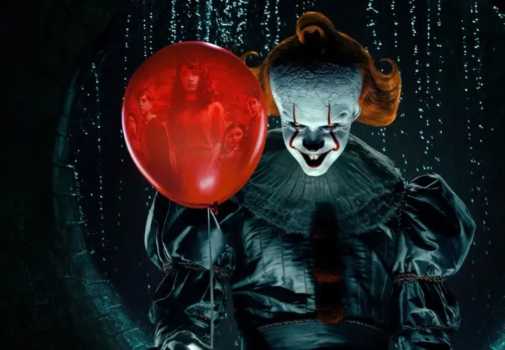 Przerażający klaun Pennywise trzyma czerwony balon, w którym widać grupę dzieci. To jeden z najlepiej ocenianych horrorów.