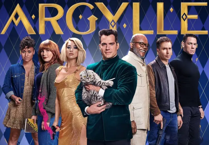 Obsada filmu "Argylle - tajny szpieg" pozuje do zdjęcia. Henry Cavill trzyma kota, a obok niego stoją m.in. Samuel L. Jackson i Dua Lipa.