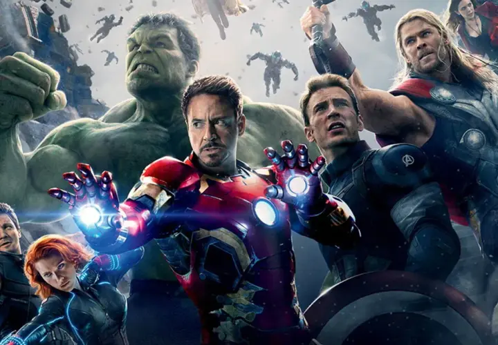 Kapitan Ameryka filmu i Avengers w akcji. Hulk, Iron Man, Thor, Czarna Wdowa i Hawkeye walczą z wrogami.