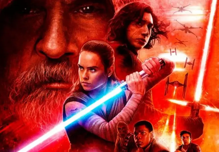 Gwiezdne Wojny Ostatni Jedi: Rey z mieczem świetlnym, Kylo Ren, Luke Skywalker i inni bohaterowie w ogniu walki.