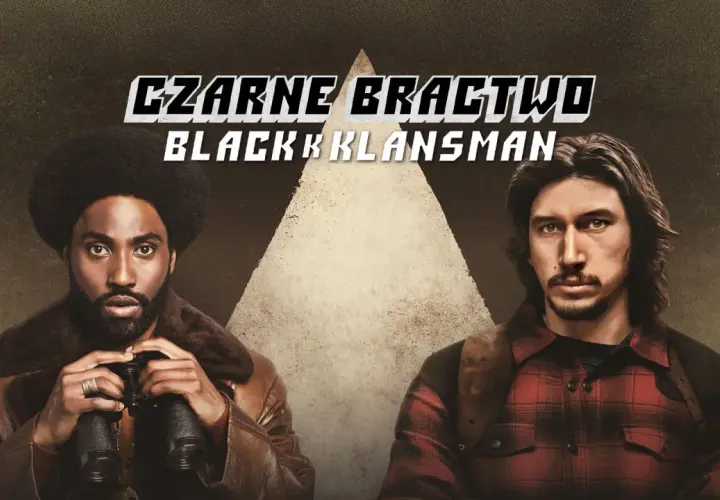 Dwóch mężczyzn, jeden z afro, drugi w kratę, w tle napis "Czarne bractwo Blackkklansman".