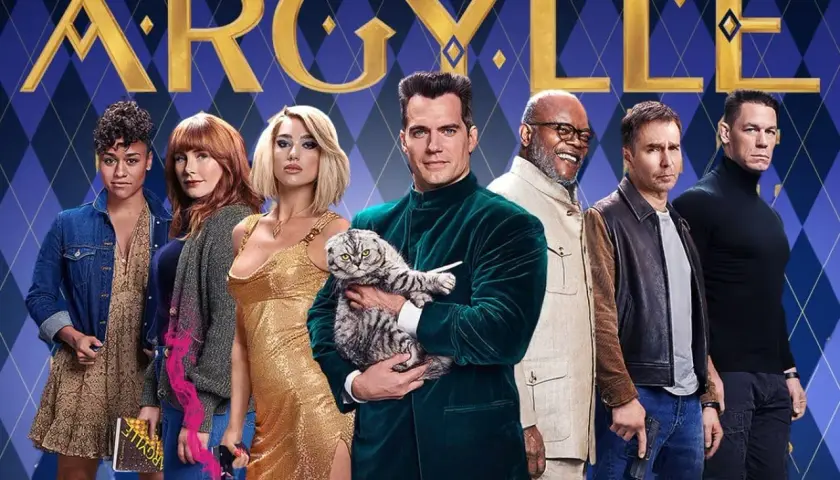 Obsada filmu "Argylle - tajny szpieg" pozuje do zdjęcia. Henry Cavill trzyma kota, a obok niego stoją m.in. Samuel L. Jackson i Dua Lipa.