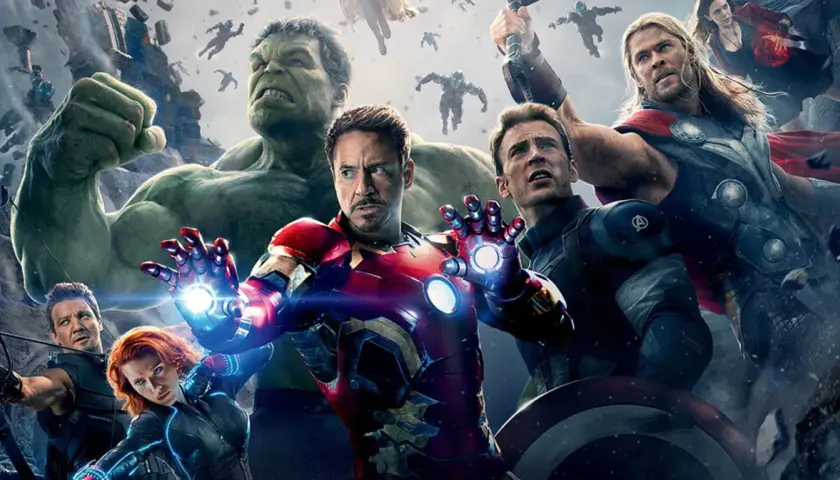 Kapitan Ameryka filmu i Avengers w akcji. Hulk, Iron Man, Thor, Czarna Wdowa i Hawkeye walczą z wrogami.