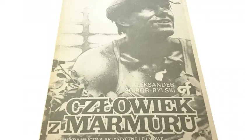 Okładka filmu "Człowiek z marmuru" w reżyserii Aleksandra Ścibora-Rylskiego.