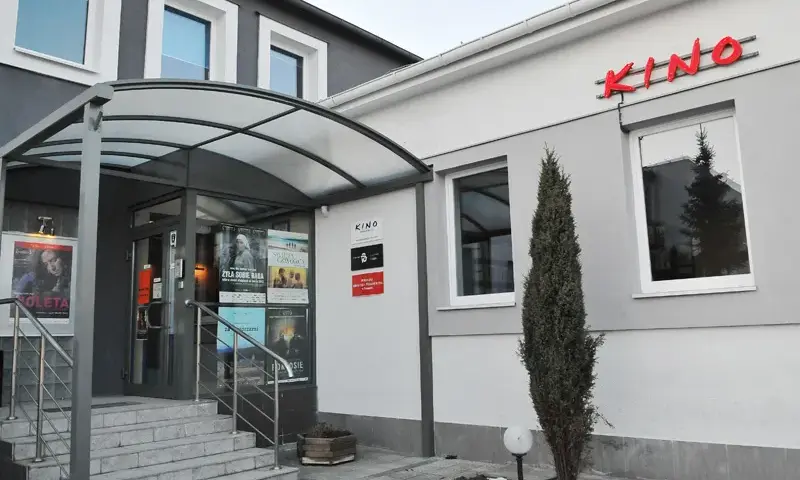 Odzwiedź Bułgarską 19 w Poznaniu - kultowe kino dla wszystkich filmowych pasjonatów