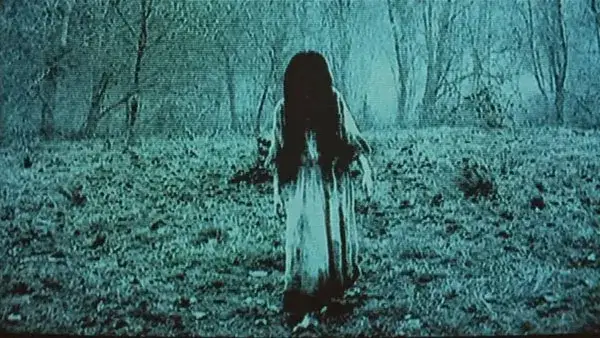 Zdjęcie Krąg film horror: porównanie wersji i mroczne sekrety fabuły